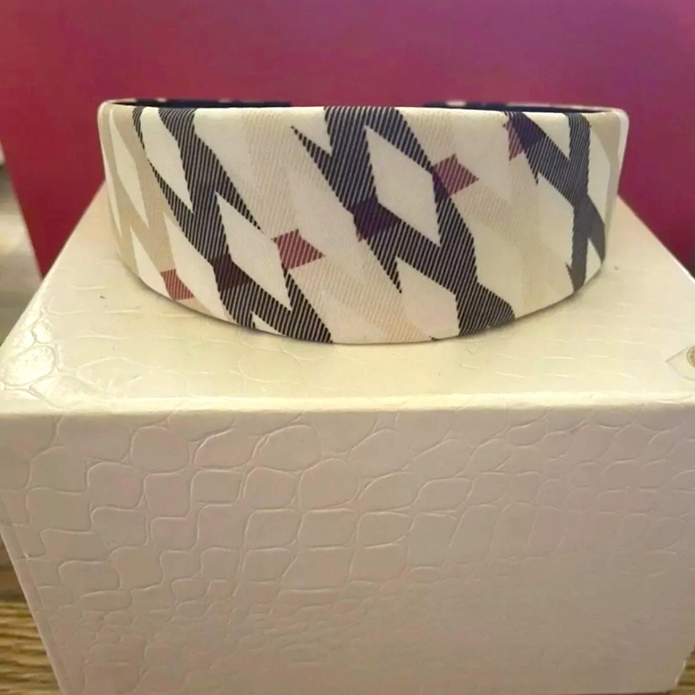New without tags Burberry headband